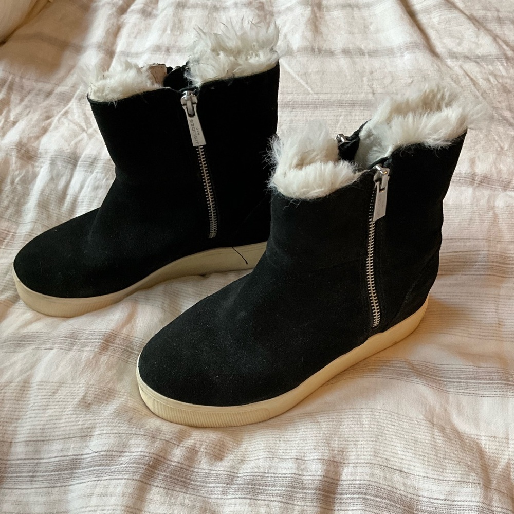 J/Slides Black Suede Zip Up Waterproof Boot with fur Lining Size 5.5